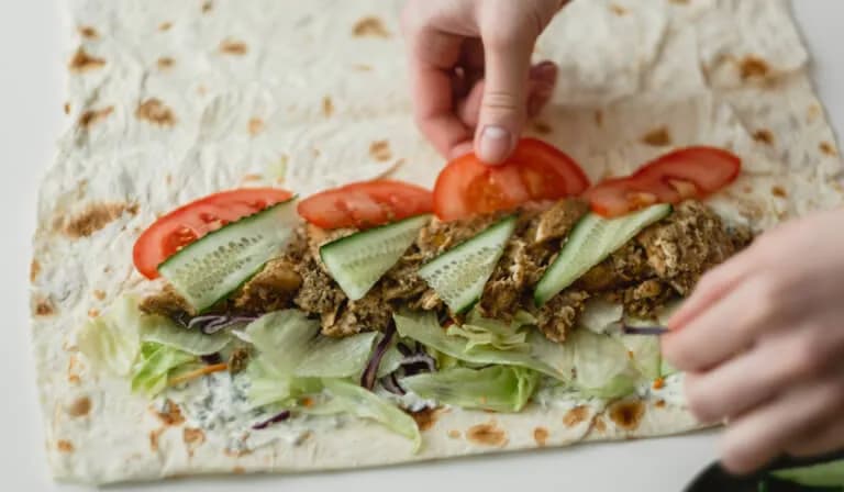 Ile kcal ma kebab w cieście? Zaskakujące różnice w kaloriach!