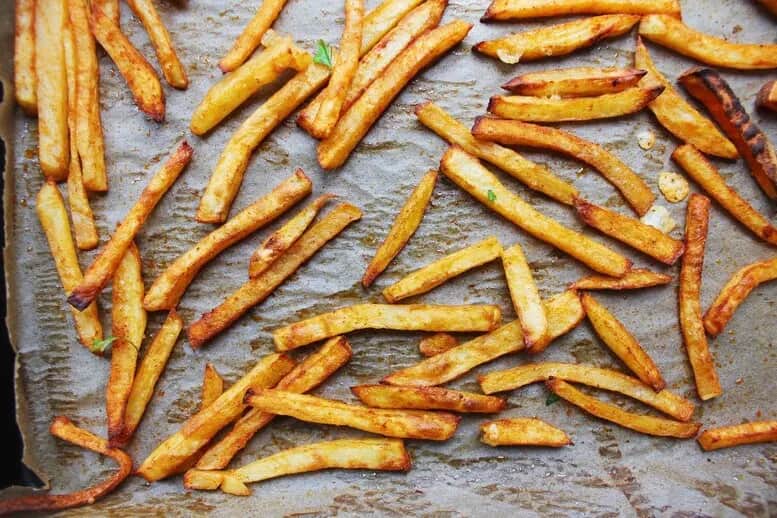 Jak piec frytki, by były chrupiące i smaczne - proste przepisy