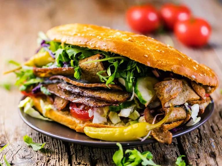 Czy kebab jest kaloryczny? Sprawdź, ile kalorii naprawdę ma!