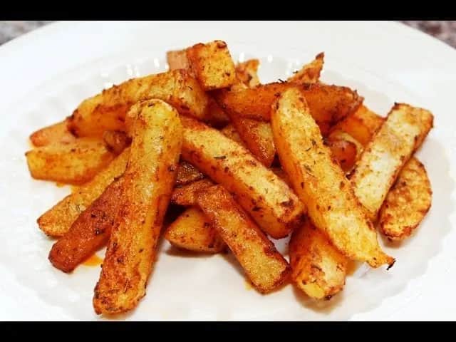 Jak smażyć mrożone frytki na patelni, aby były chrupiące i smaczne