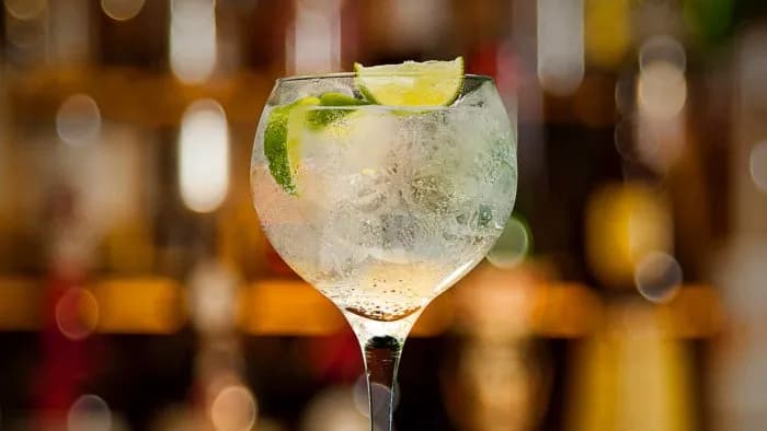 Napój Schweppes – odkryj różnorodność smaków i idealne drinki