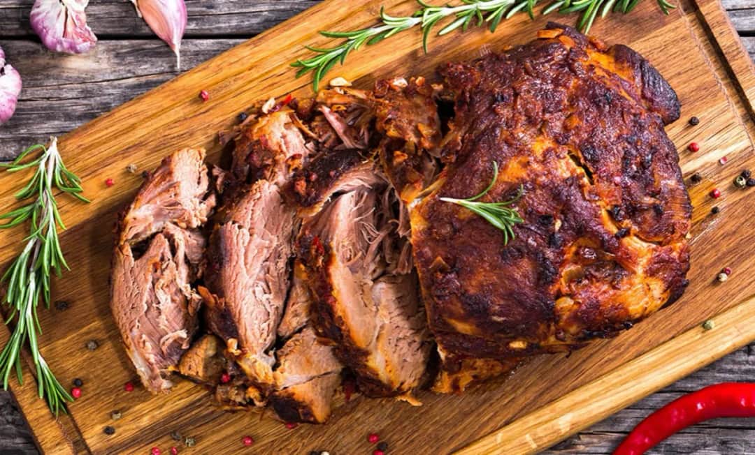 Jak długo dusić schab, żeby był miękki i soczysty? Sprawdź metody