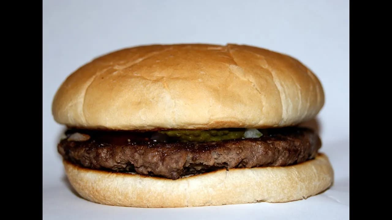 Burger jak z McDonald's – przepis na idealną domową wersję