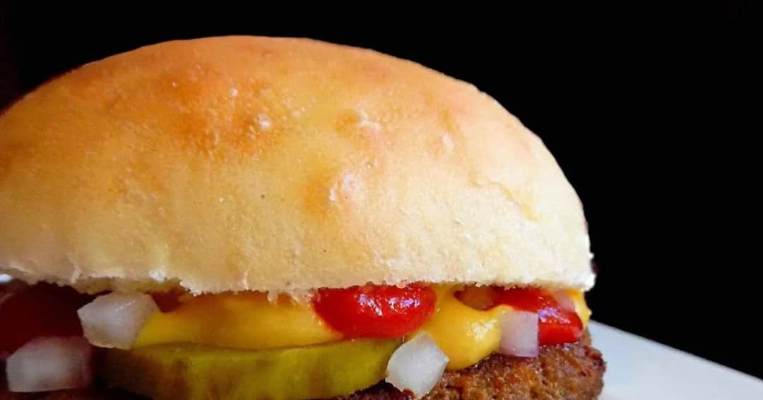 Jak przygotować burgery jak z McDonald's - proste przepisy w domu