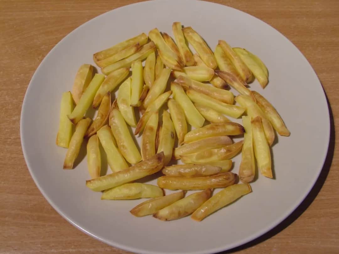 Ile kcal mają frytki z piekarnika? Zaskakujące różnice w kaloriach Ile kcal mają frytki z piekarnika? Zaskakujące różnice w kaloriach