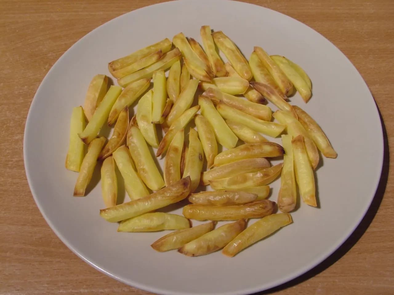 Ile kcal mają frytki z piekarnika? Zaskakujące różnice w kaloriach