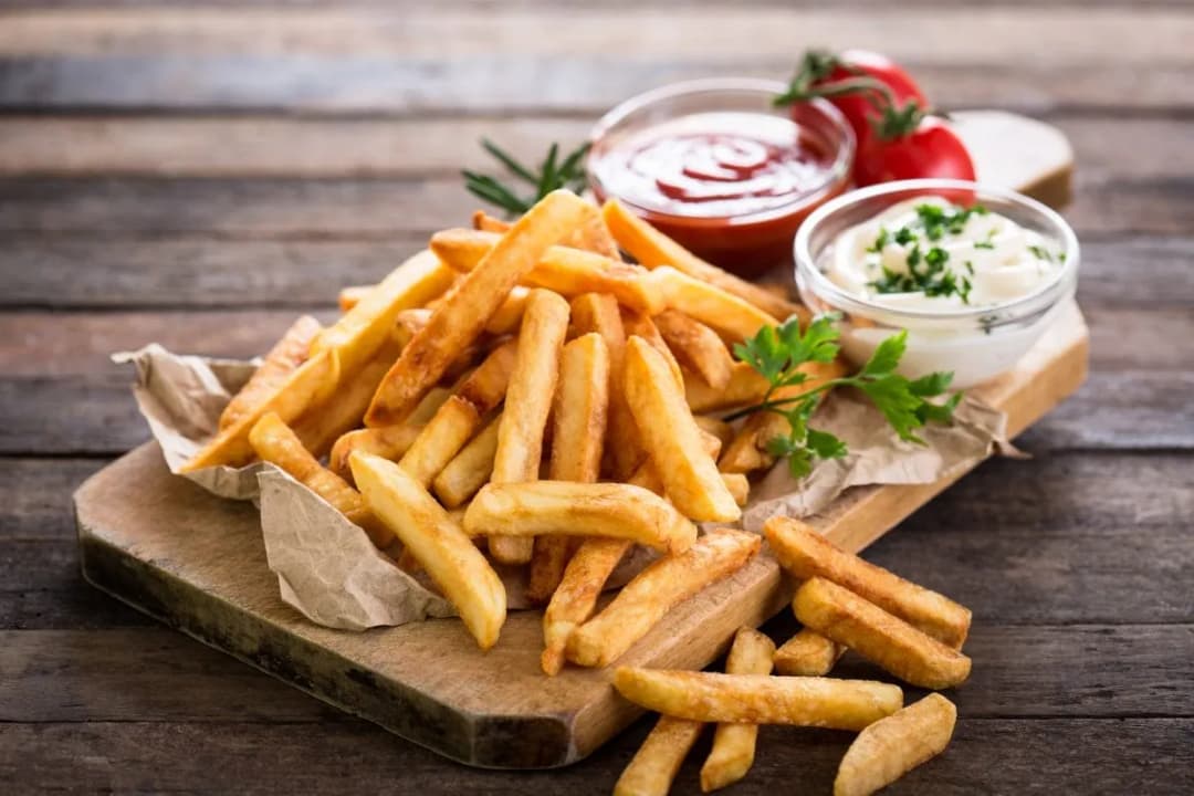 Szybkie i proste sosy do frytek na szybko - smaki, które zachwycą