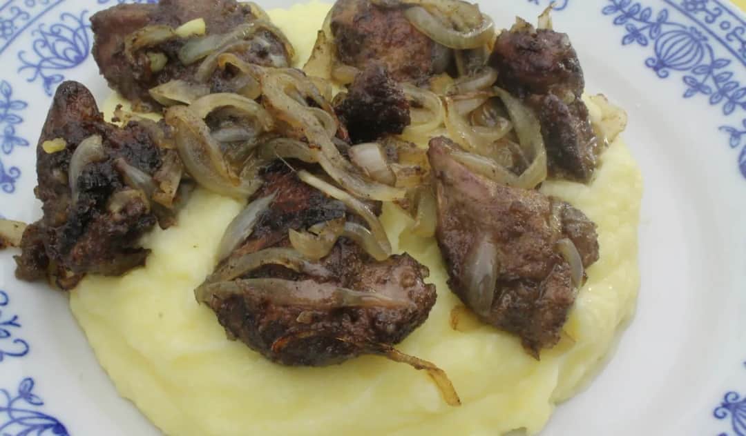 Jak przyprawić wątróbkę, by zachwyciła smakiem i aromatem