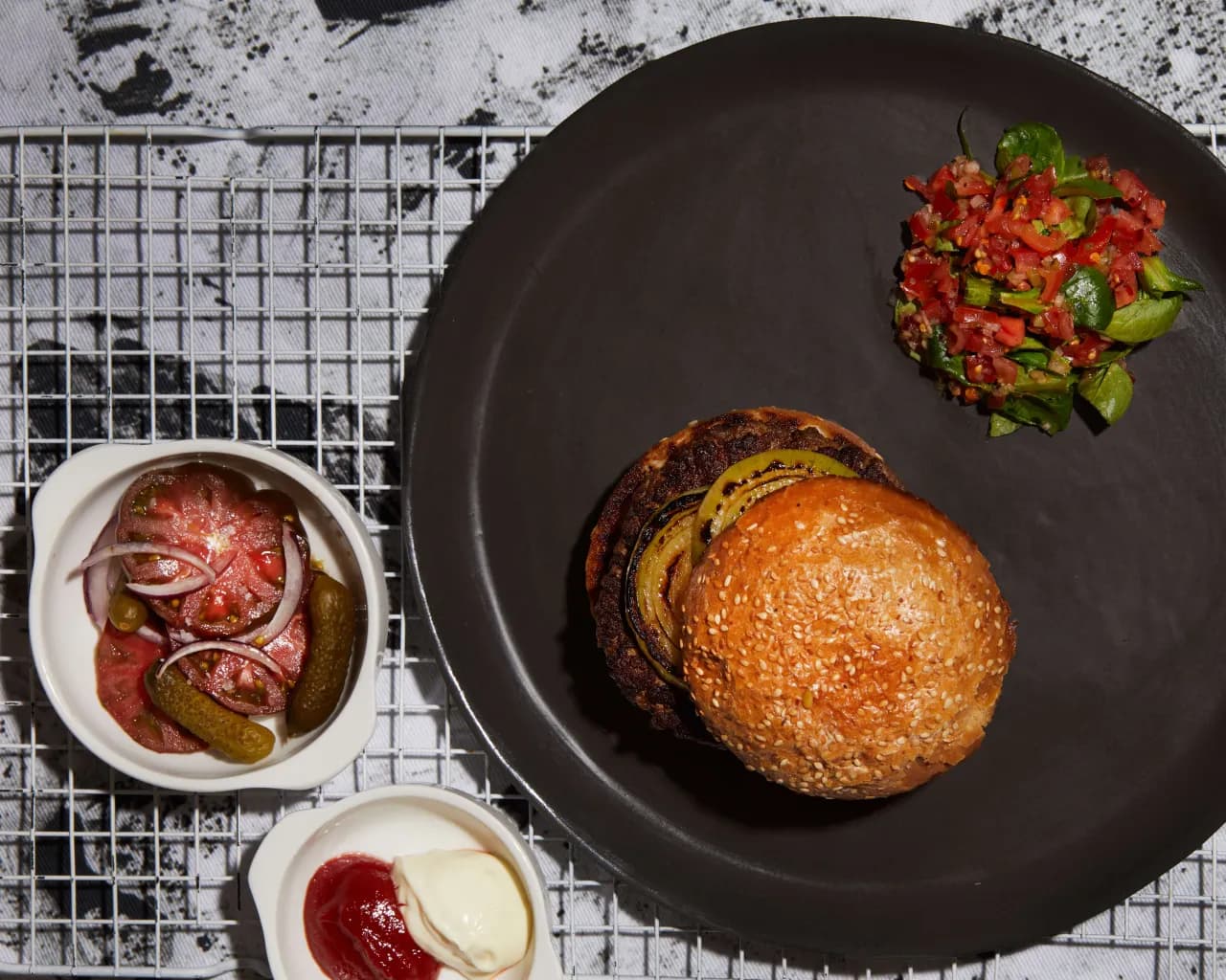 Jak wygląda hamburger – odkryj jego apetyczny wygląd i składniki Jak wygląda hamburger – odkryj jego apetyczny wygląd i składniki